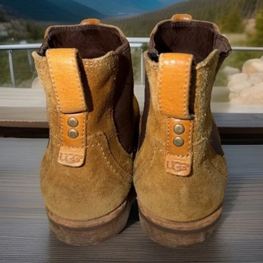 UGG Boots Chelsea Men’s 11 Well Worn. Pics Show Heel Wear. Great Work Boots